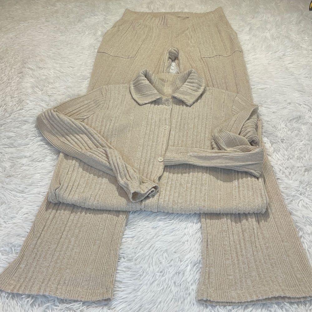 CUDDL DUDS, Beige Ribbed Button-Up Top and Pants Set  WOMENS SIZE TXS